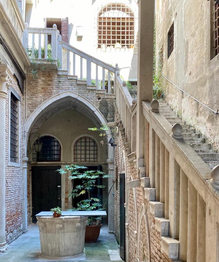 Private Room In A Gothic Palazzo Dona In The Center Of Venice * Venice