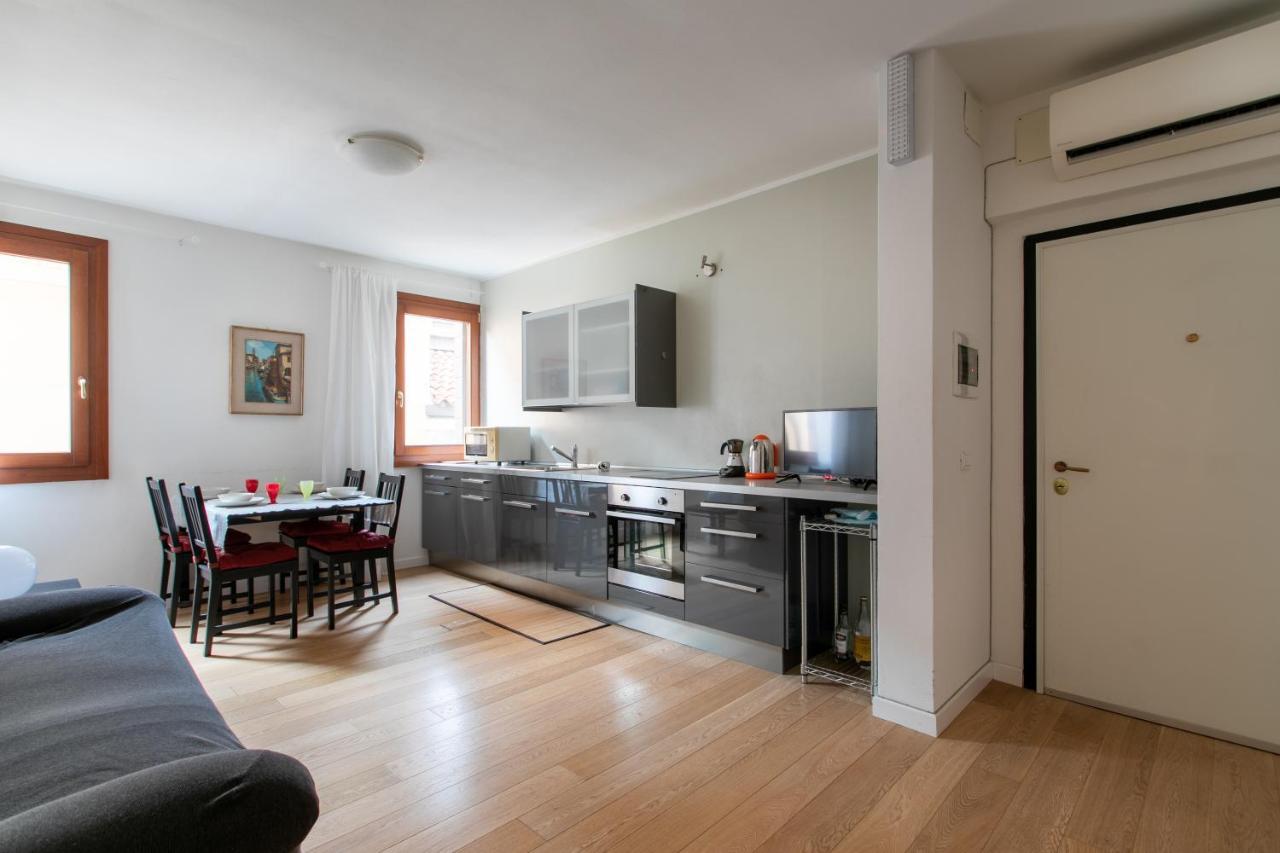 Lance With Lift, 2 Minutes Walk From The Train Station Appartamento *