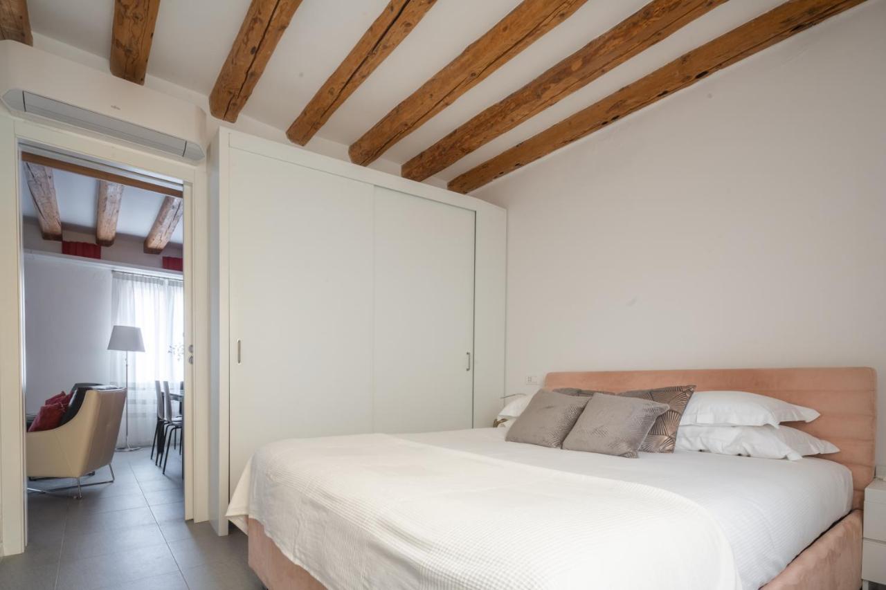 Luxury Garden Mansion R&r Apartment Venice