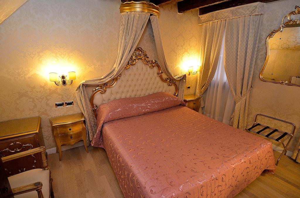 Noemi Hotel 3*