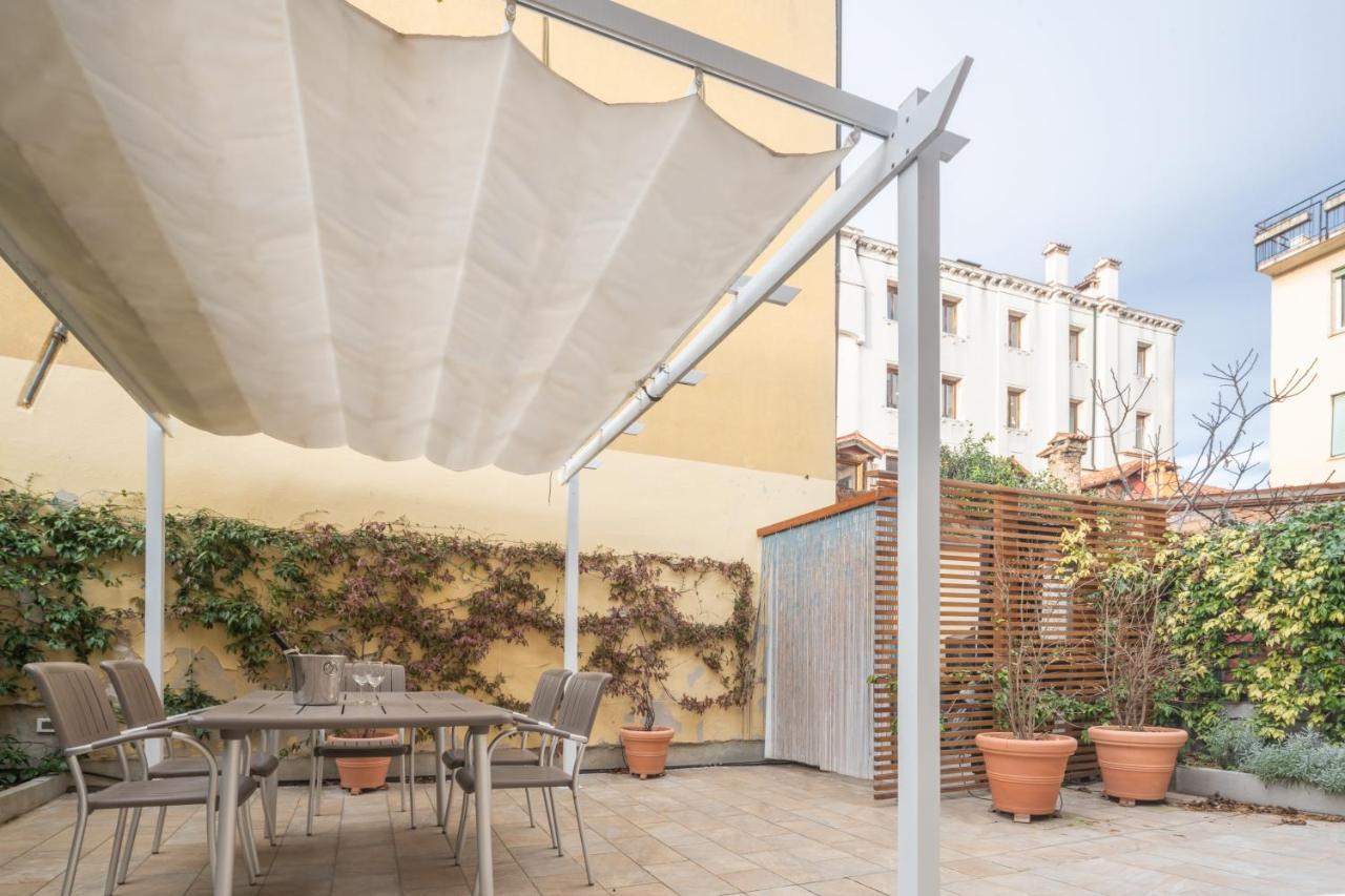 Apartment Luxury Garden Mansion R&r *
