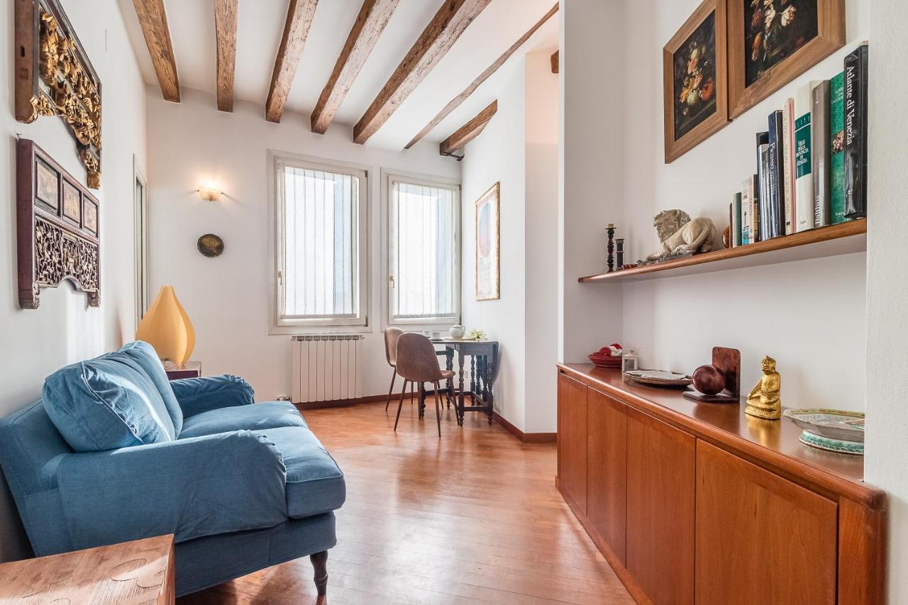 7 Windows On Apartment Venice
