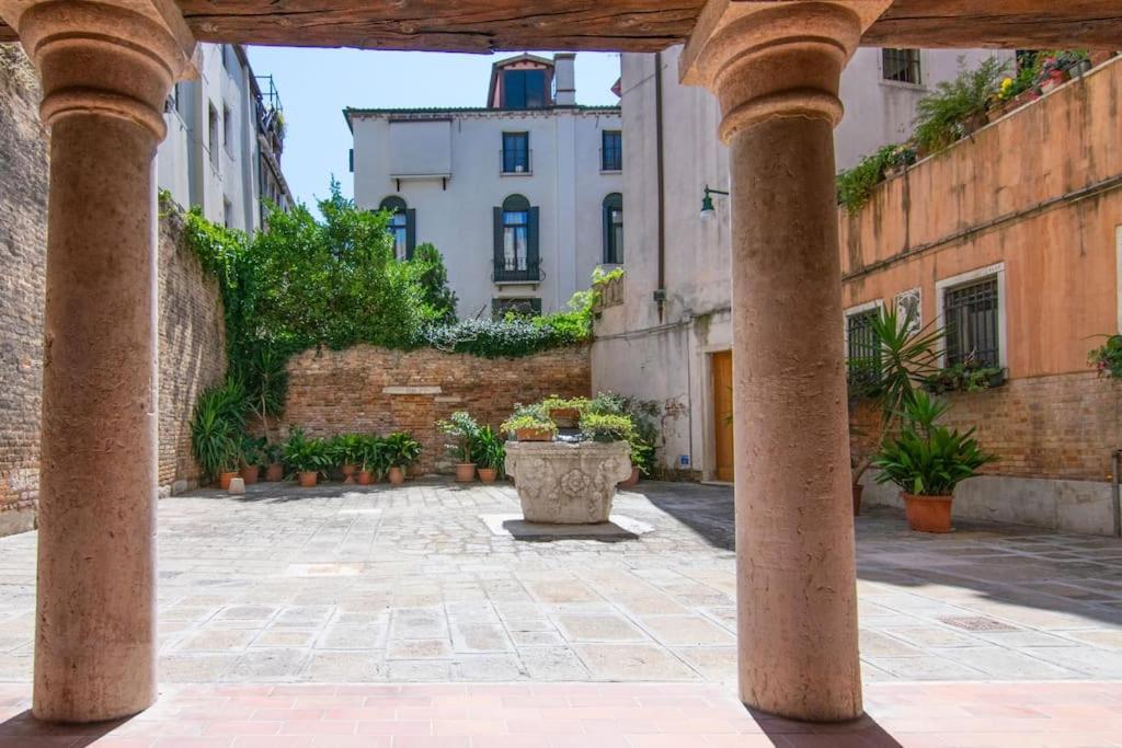 Alma - Rialto Bridge Apartment Venice