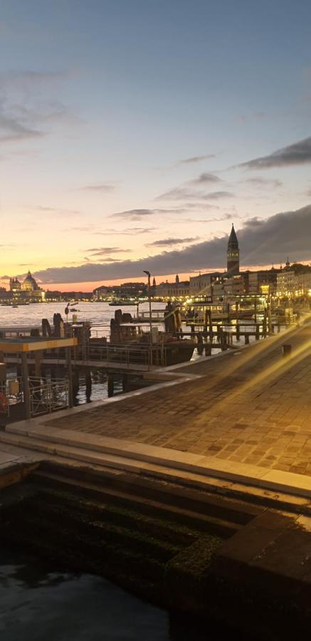 Beatiful Modern Flat Centre With Private Lounge Area Relax Venice