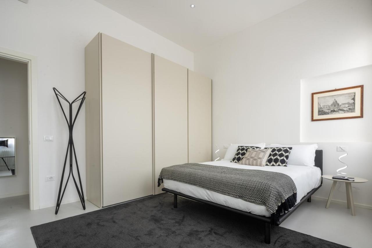 Design With Balcony On The Grand Canal R&r Apartment Venice