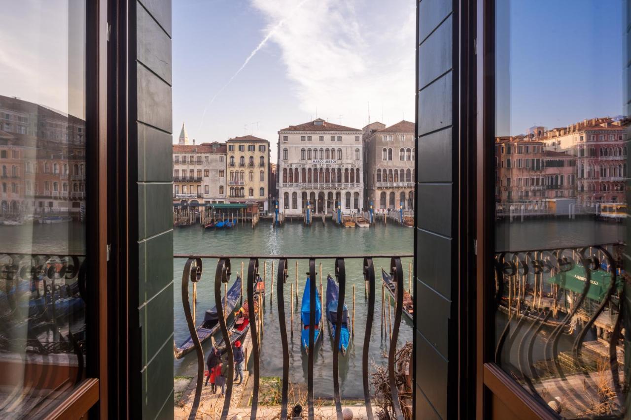 Design With Balcony On The Grand Canal R&r Apartment Venice