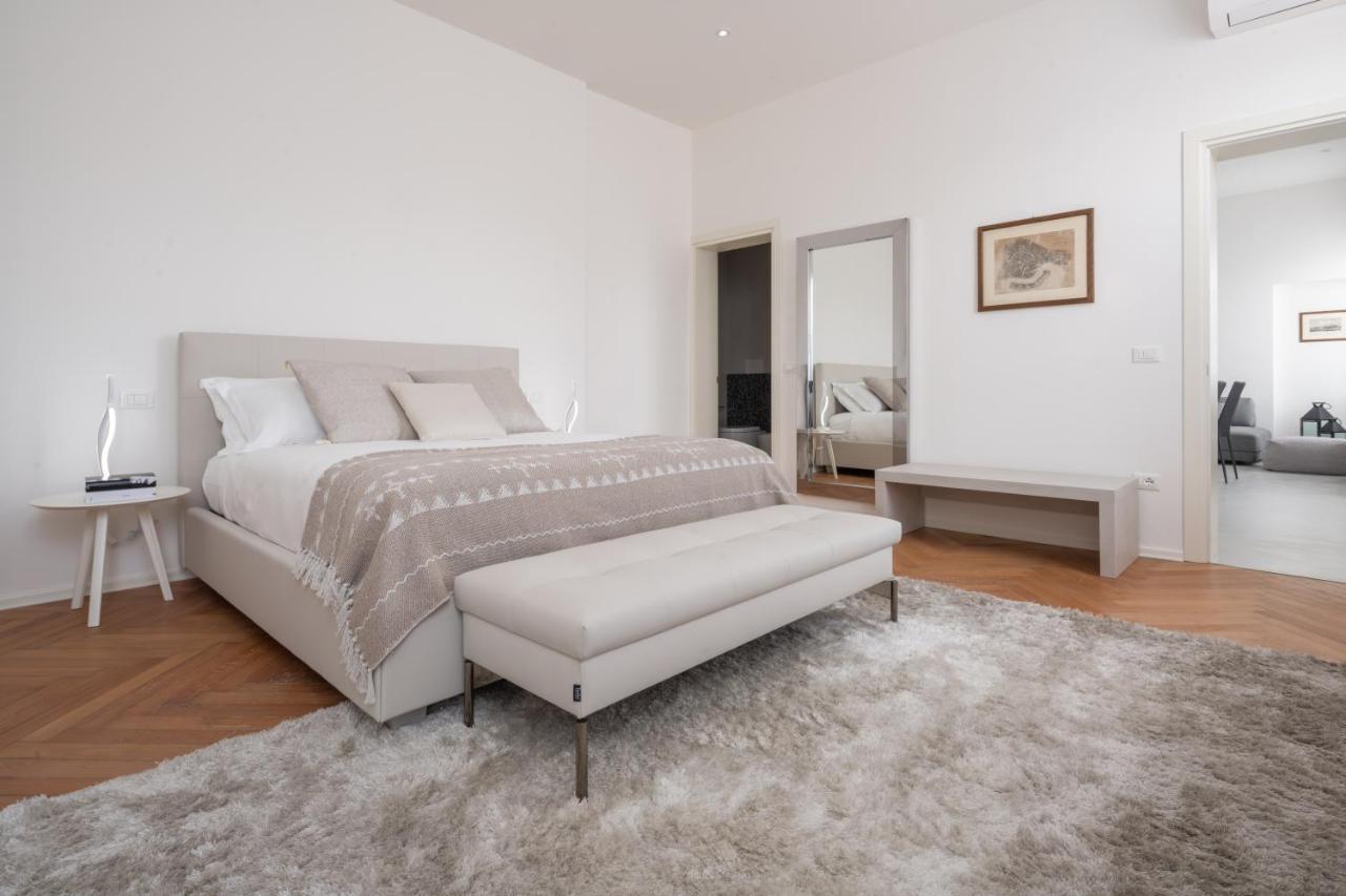 Apartment Design With Balcony On The Grand Canal R&r