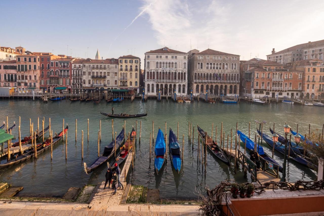 Apartment Design With Balcony On The Grand Canal R&r *