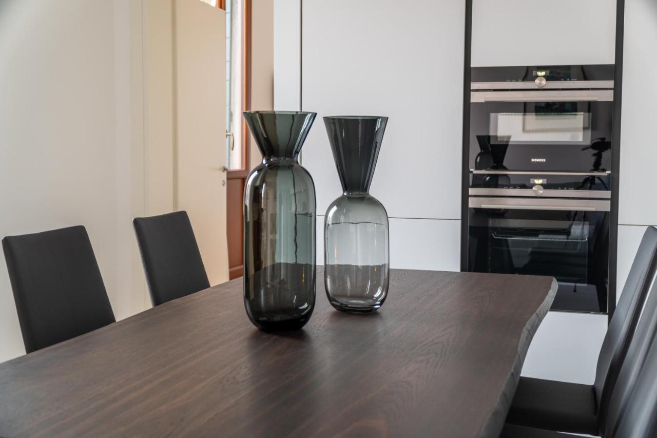 Apartment Design With Balcony On The Grand Canal R&r Venice