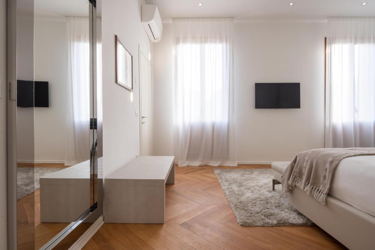 Apartment Design With Balcony On The Grand Canal R&r *