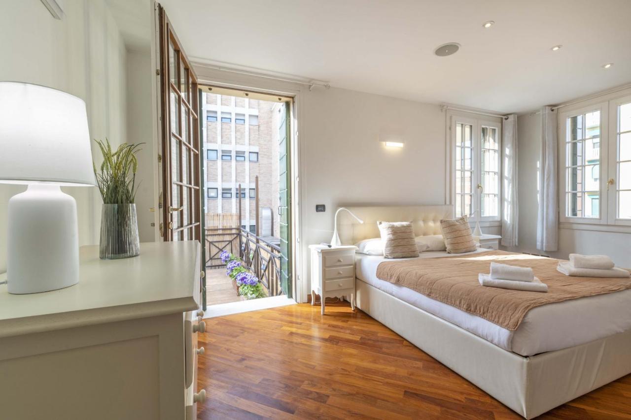 Apartment Tolentini Canal View & Terrace By Wonderful Italy Venice