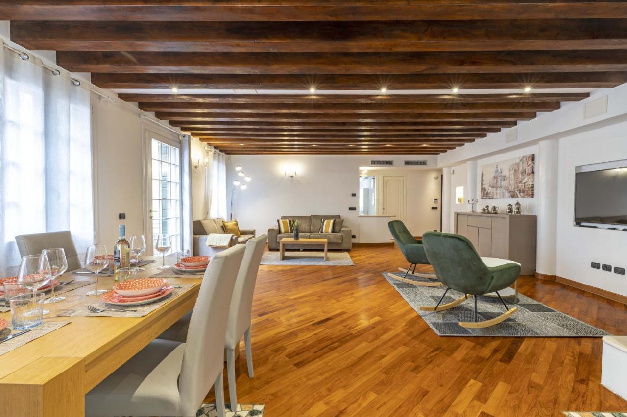 Apartment Tolentini Canal View & Terrace By Wonderful Italy Venice