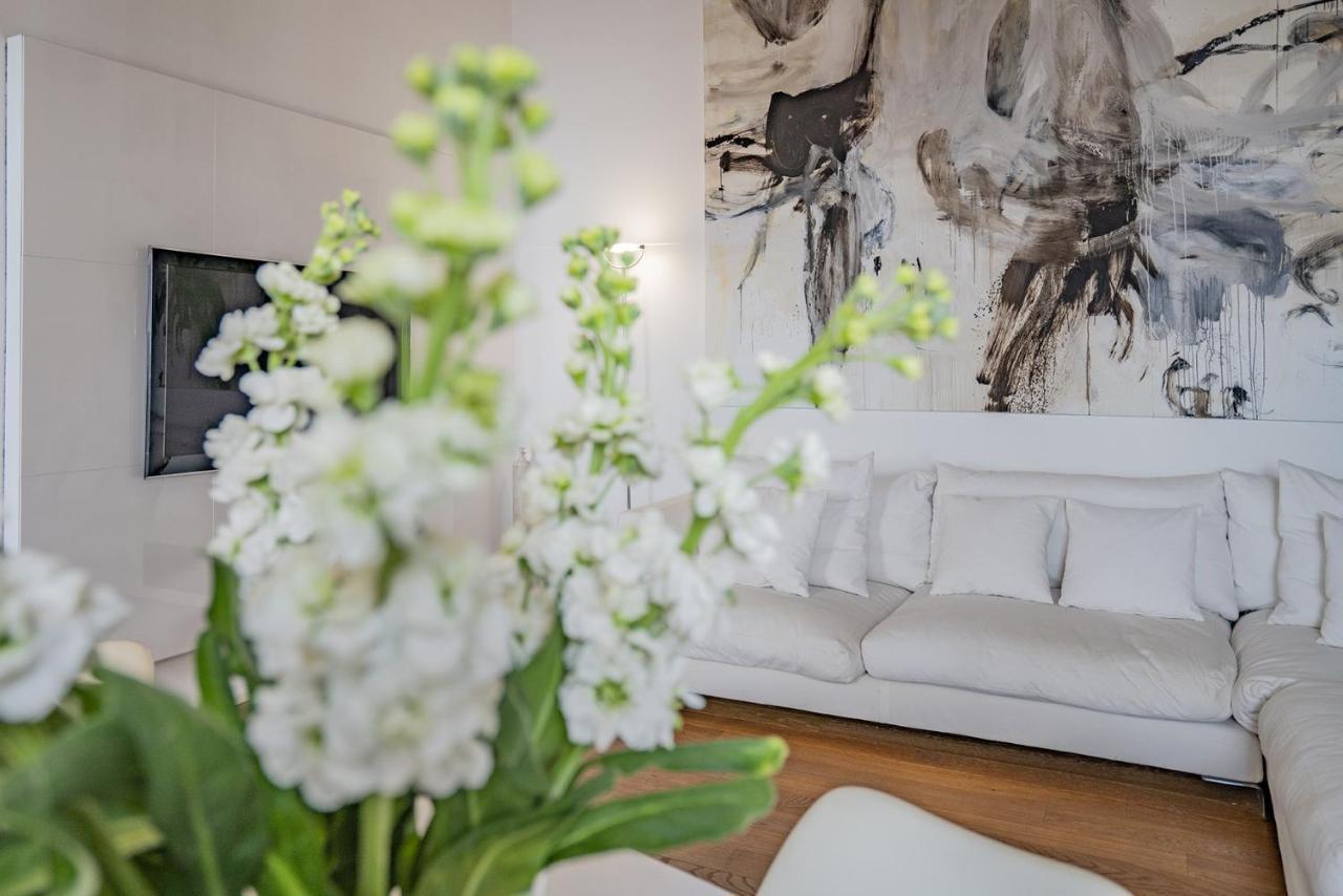Colleoni With 2 Superb Terraces Apartment