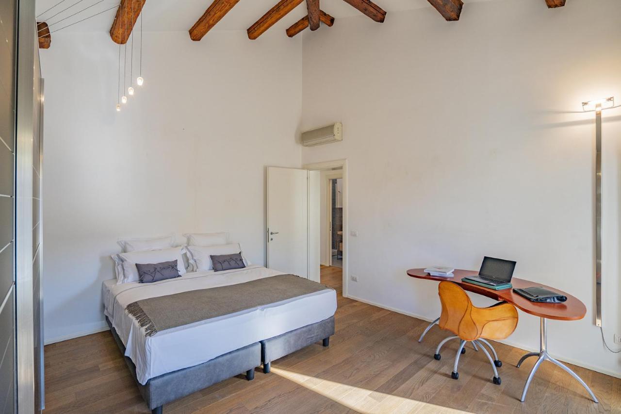 Colleoni With 2 Superb Terraces Apartment