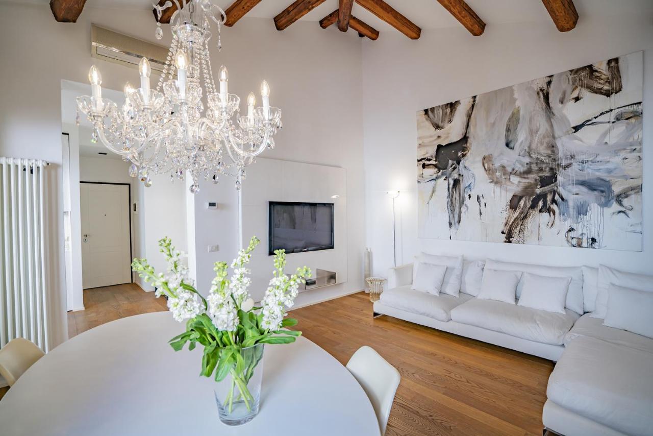 Colleoni With 2 Superb Terraces *