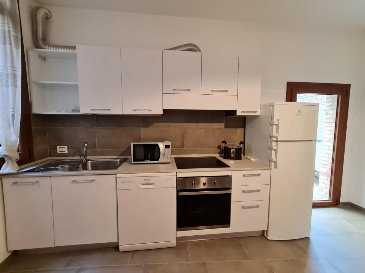 With Private Courtyard Apartment Venice
