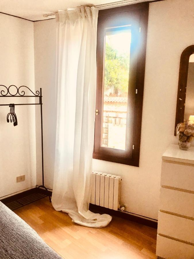 And - Private In Shared 2* Venice