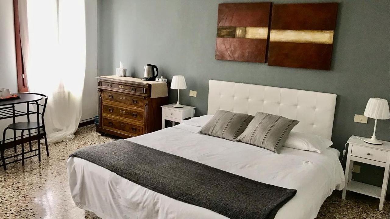 And - Private In Shared Guest house
