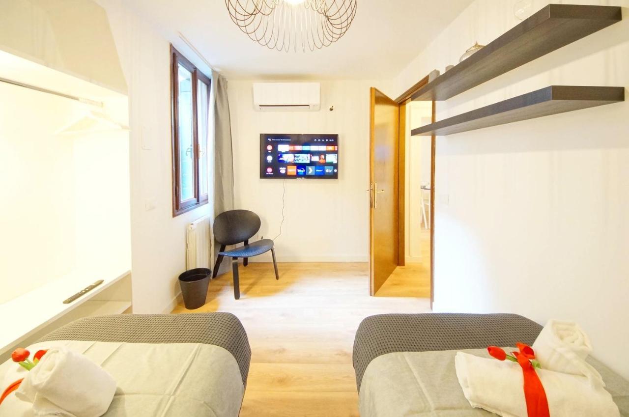 Apartment Calle Dei Fabbri Marble Venice