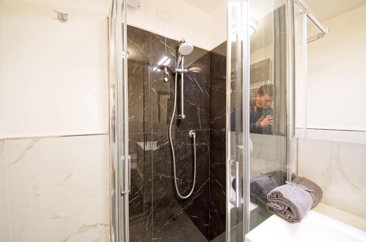 Apartment Calle Dei Fabbri Marble Venice