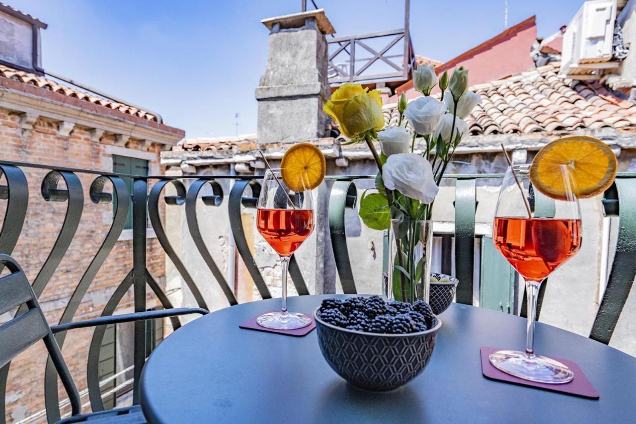 Lo Squero 3 With Balcony In Dorsoduro Apartment