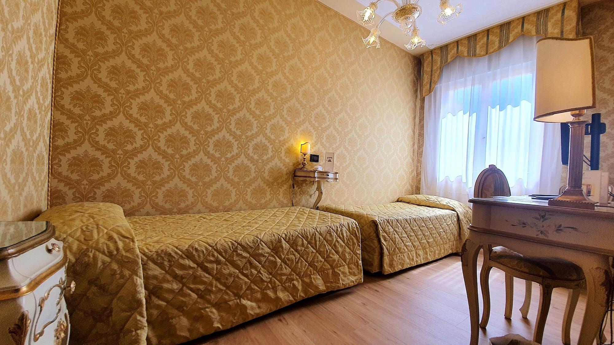 Hotel Carlton On The Grand Canal 4*