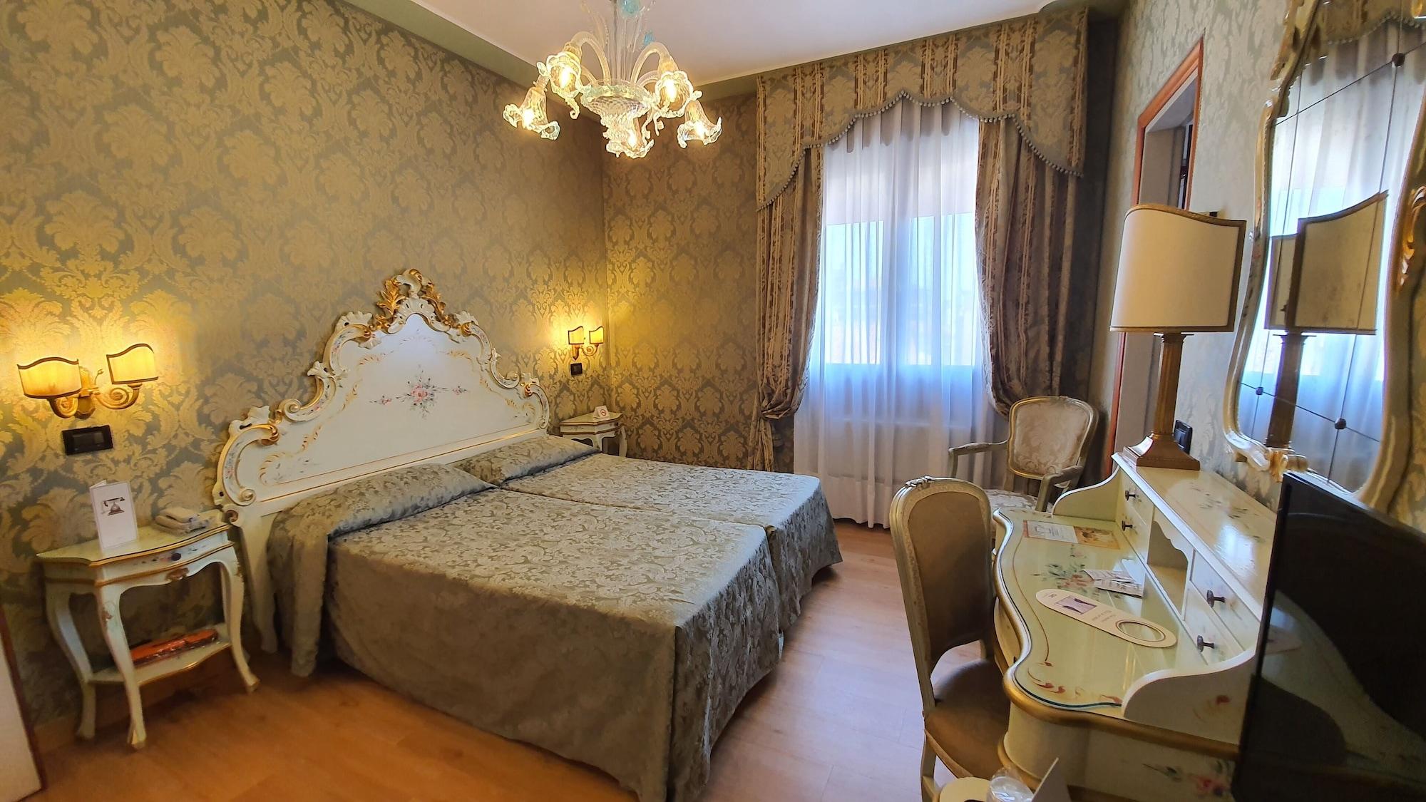Carlton On The Grand Canal Hotel 4*