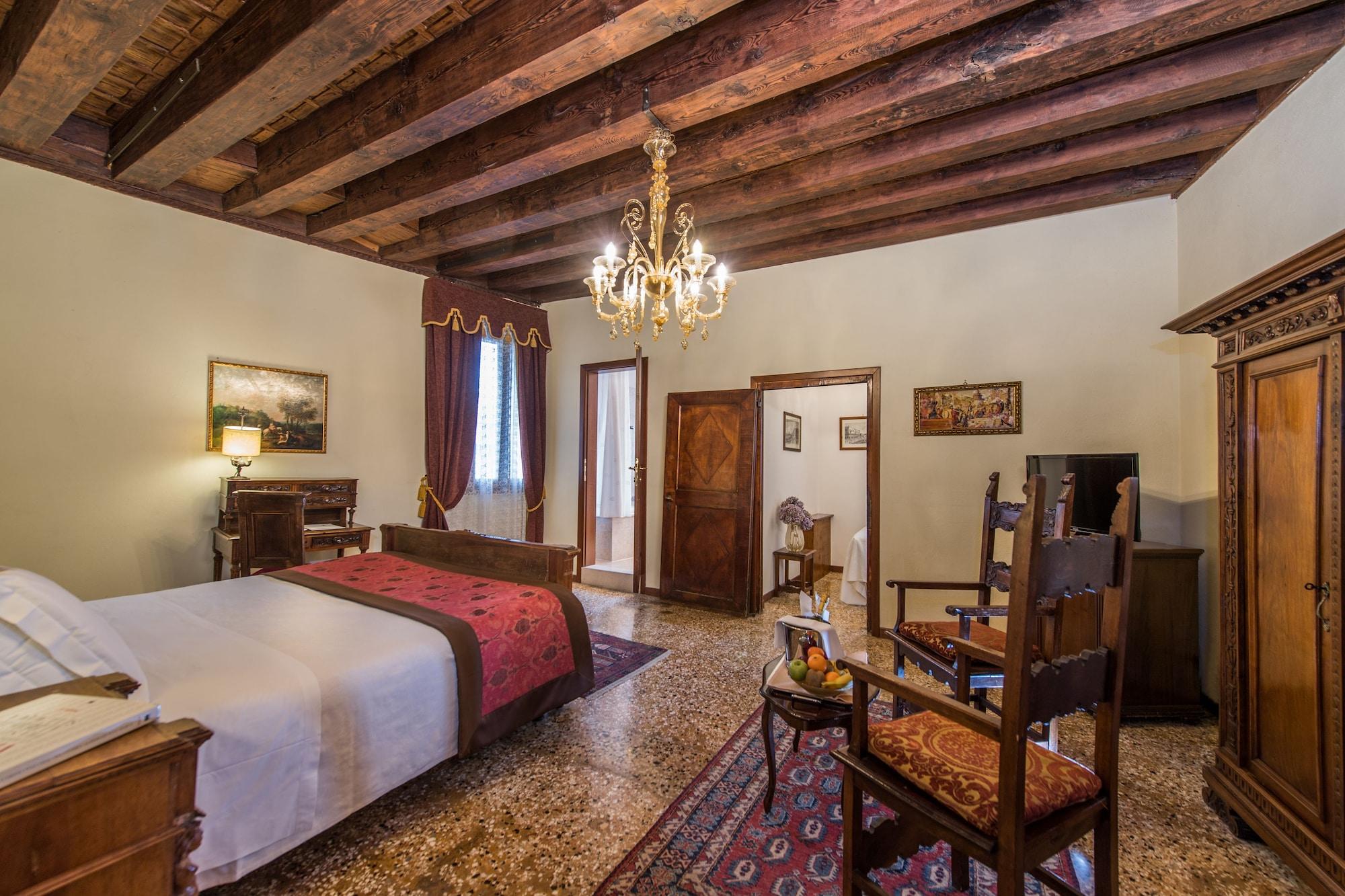 Palazzo Priuli 4* Venice