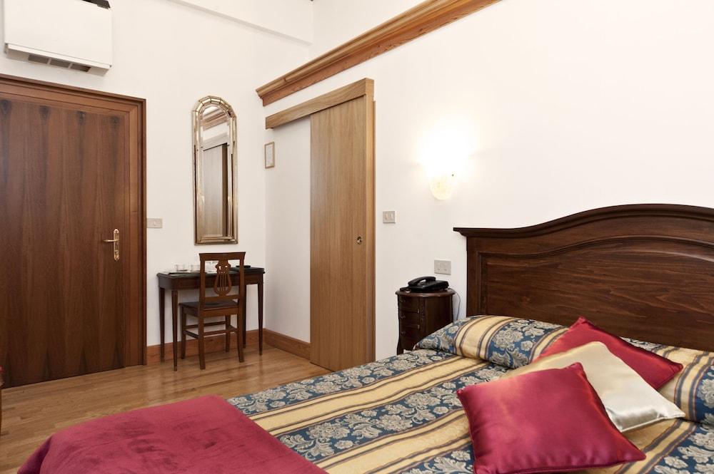 Fava Hotel 2*