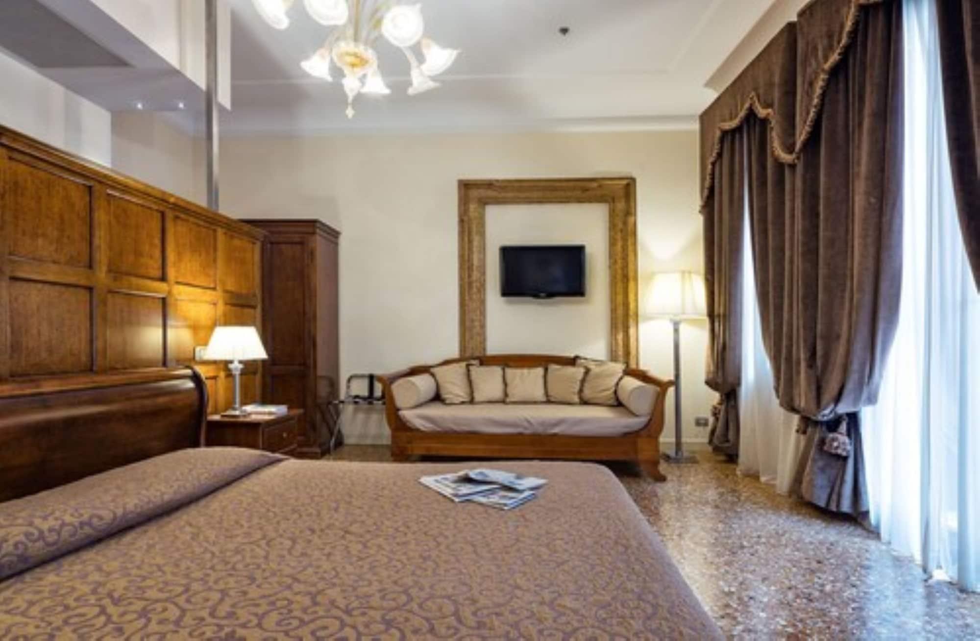 Dell'opera 3* Venice