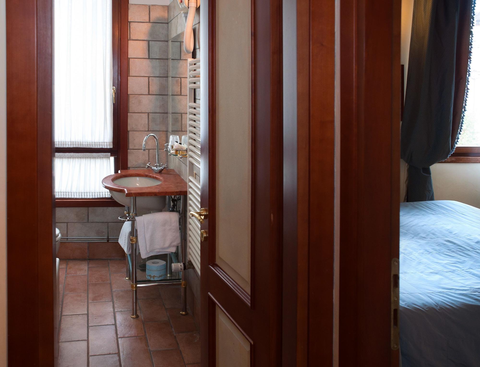 Ai Due Fanali Adults Only 3*