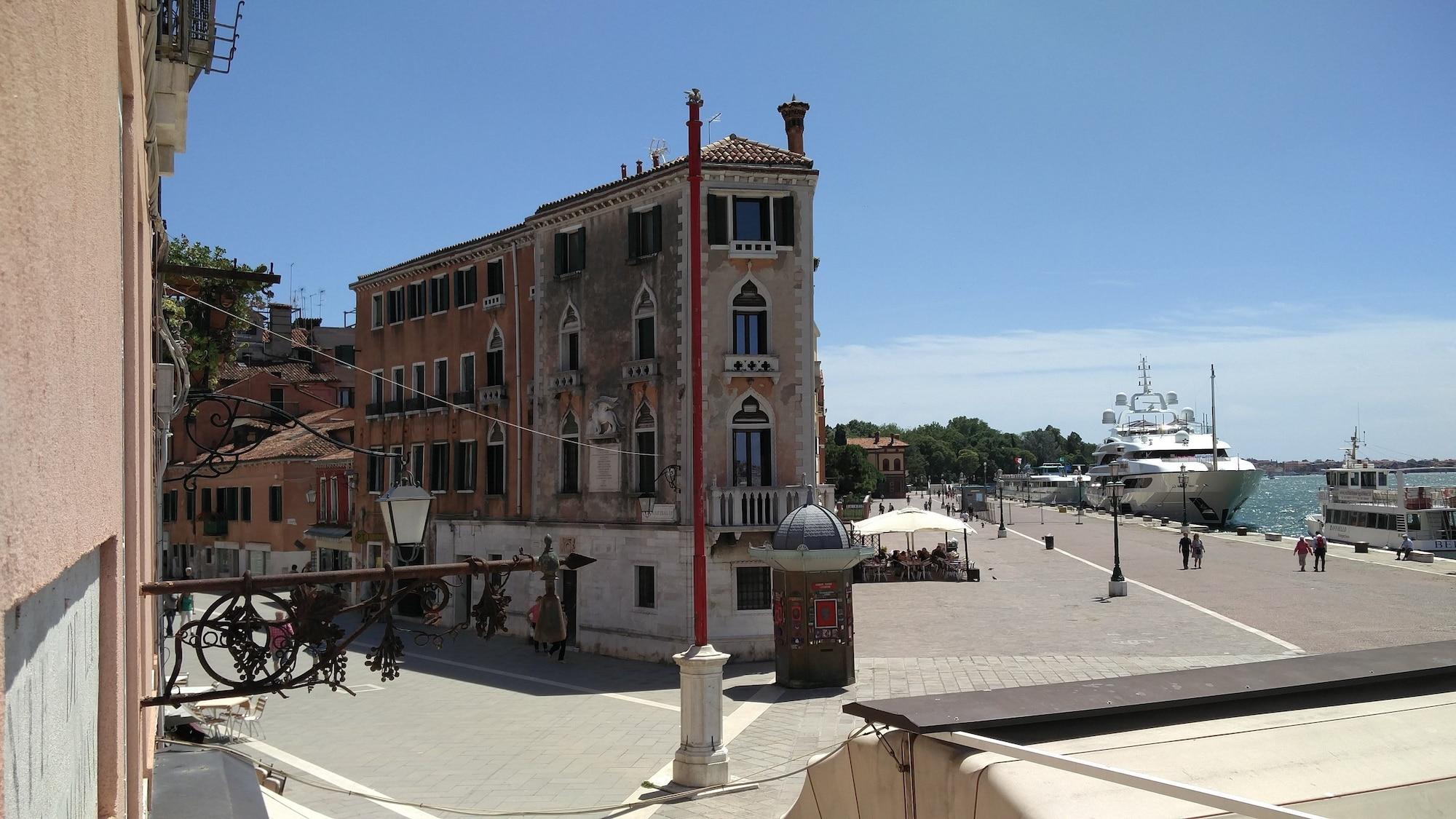 Ca' Formenta 3* Venice