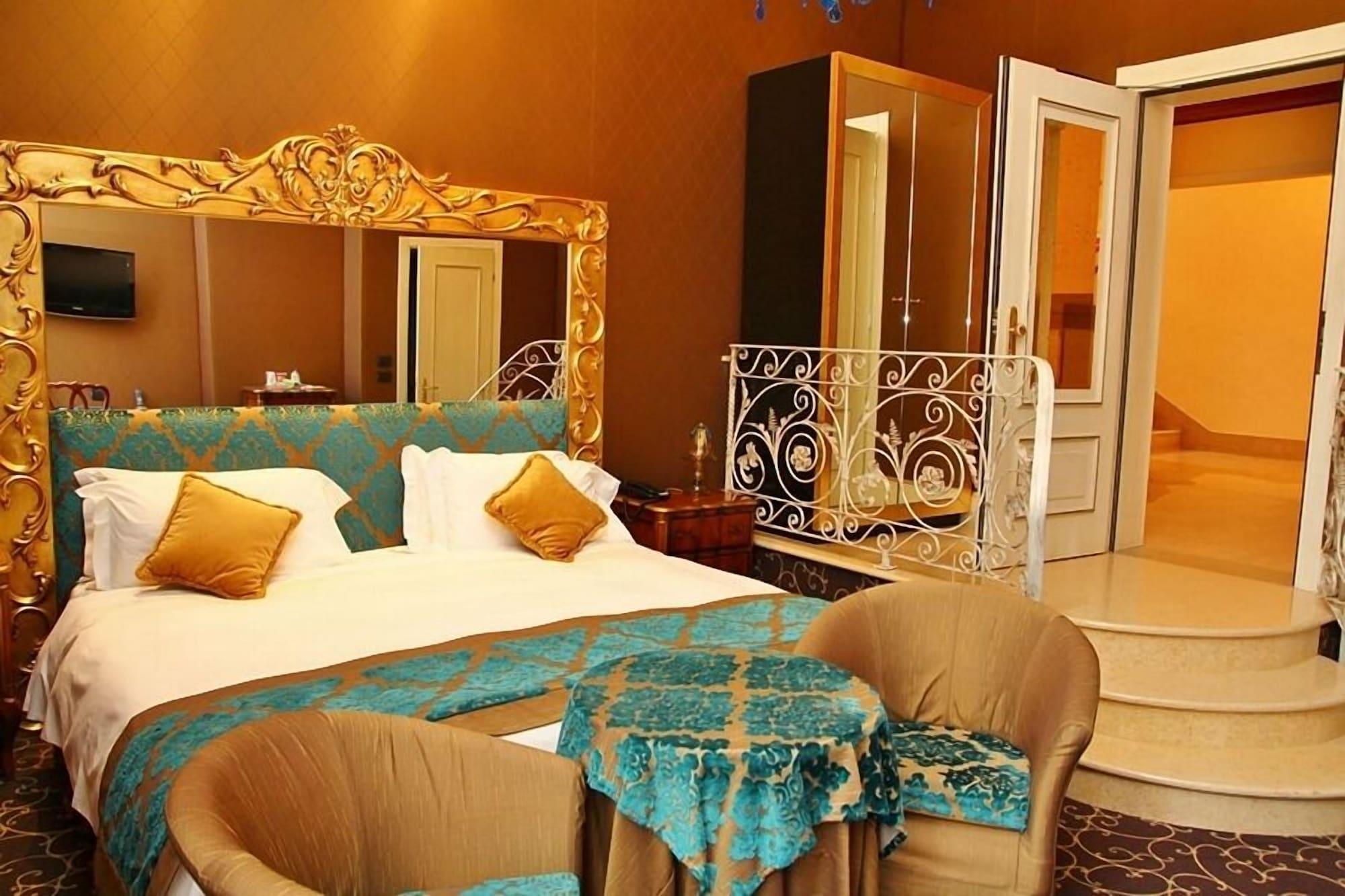 Hotel Pesaro Palace