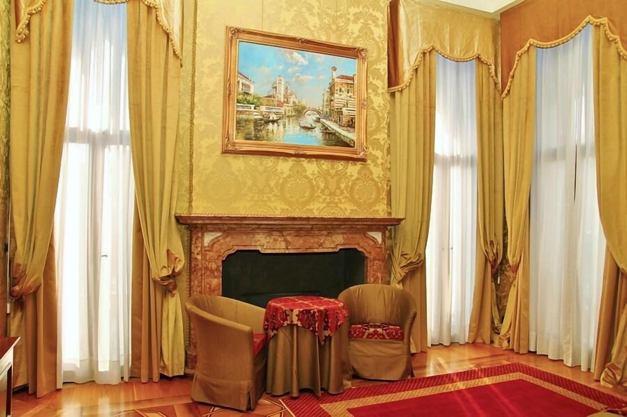 Hotel Pesaro Palace 4*