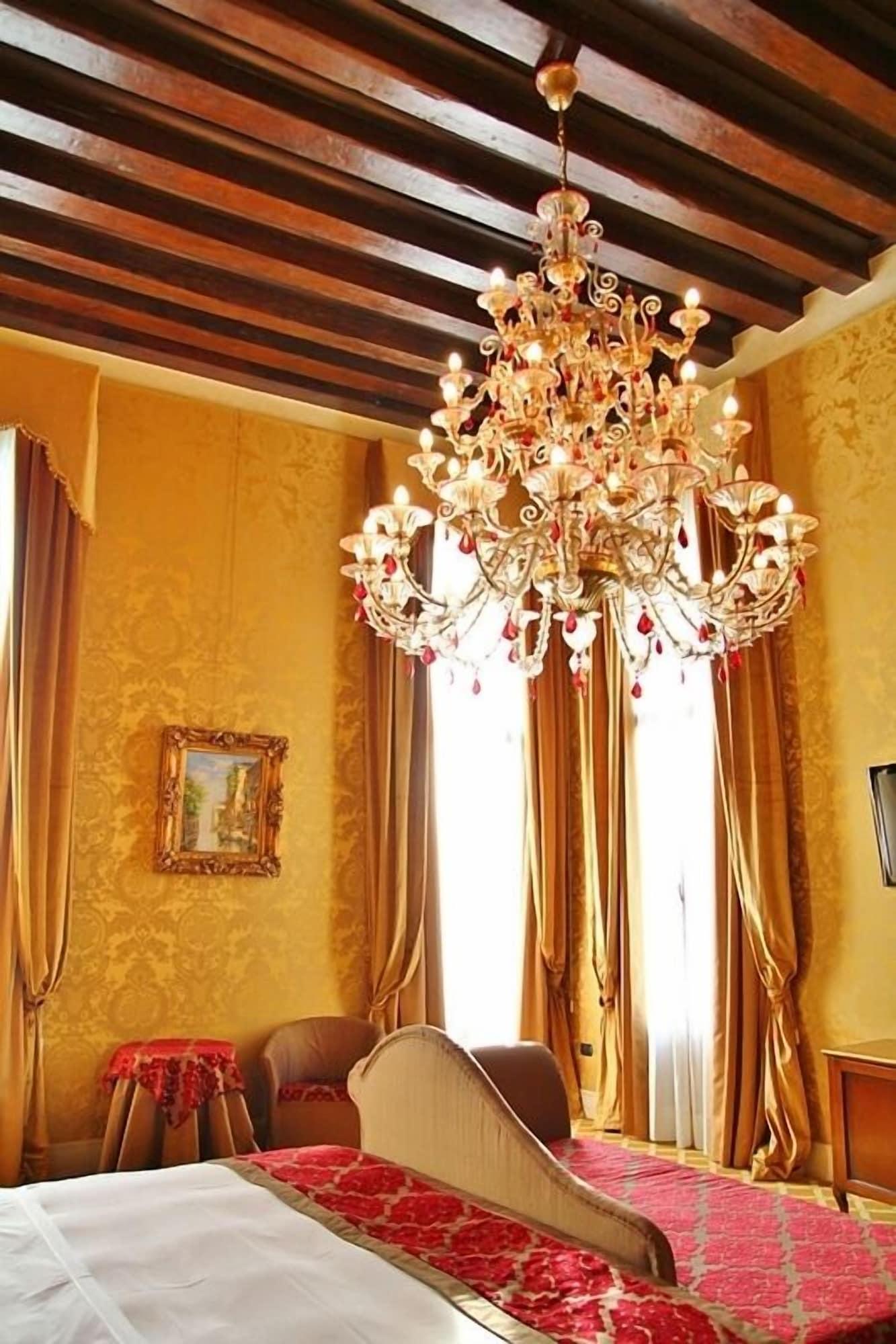 Hotel Pesaro Palace