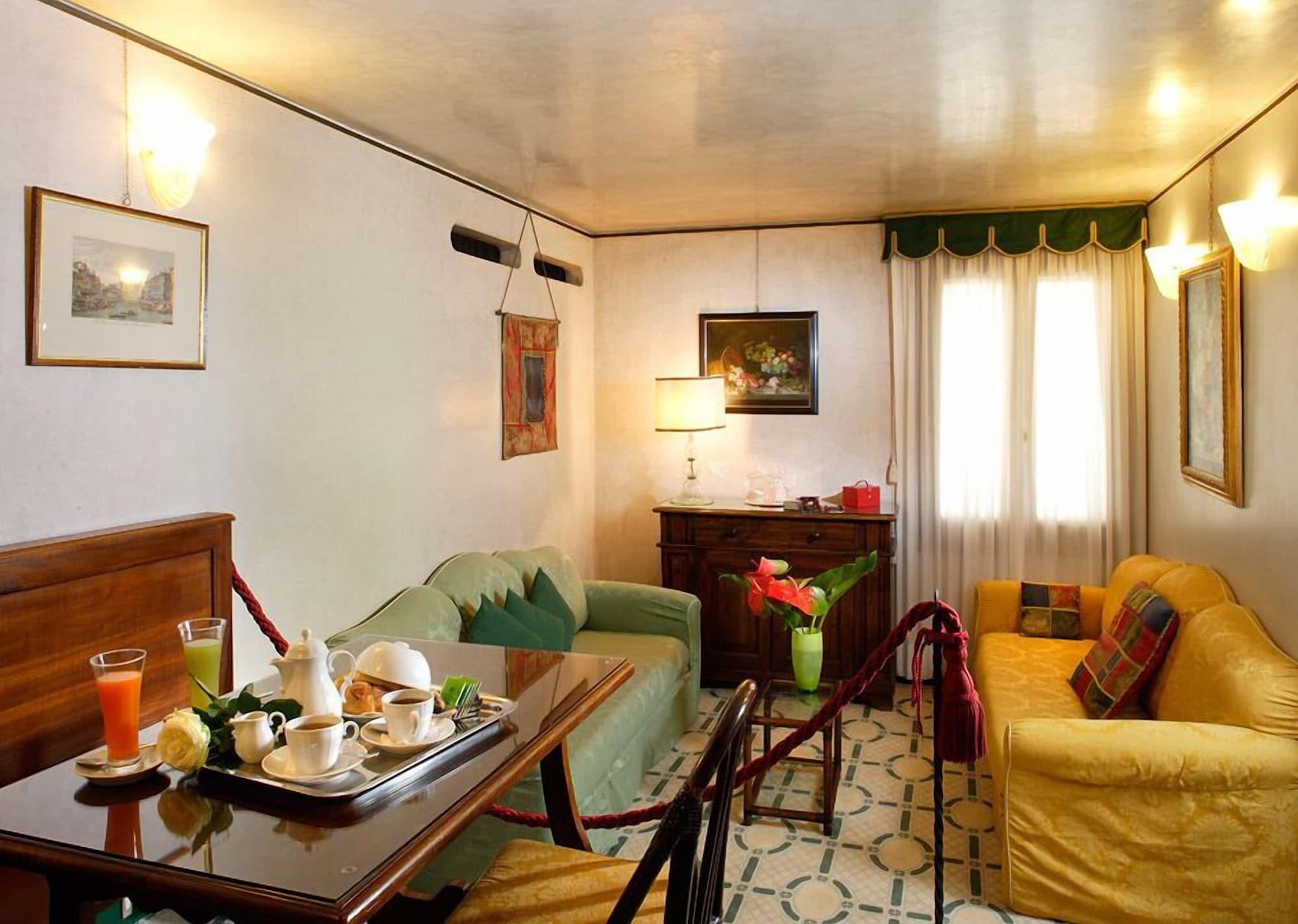 Palazzo Del Giglio 4*