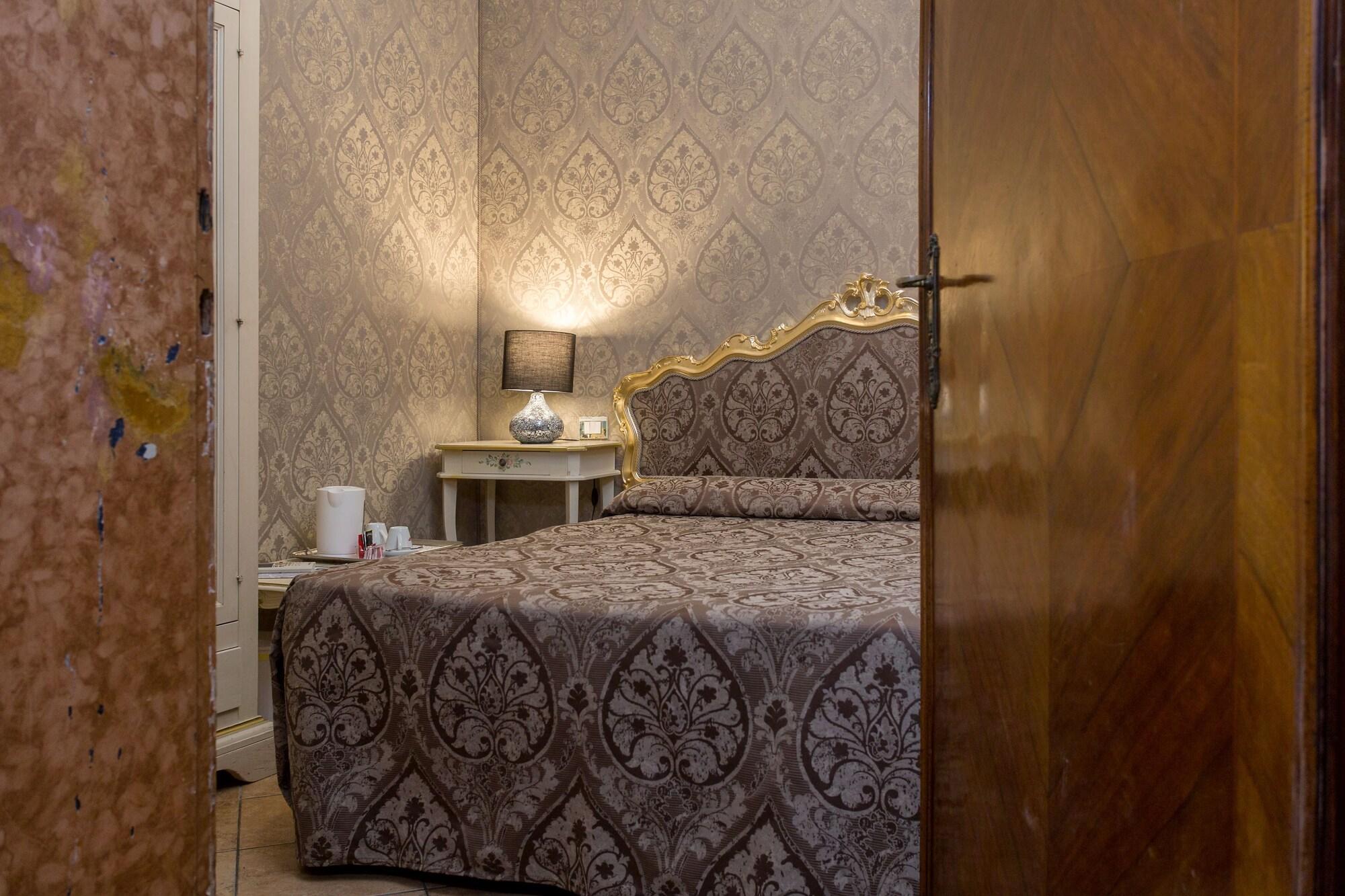Hotel Mezzo Pozzo 2*