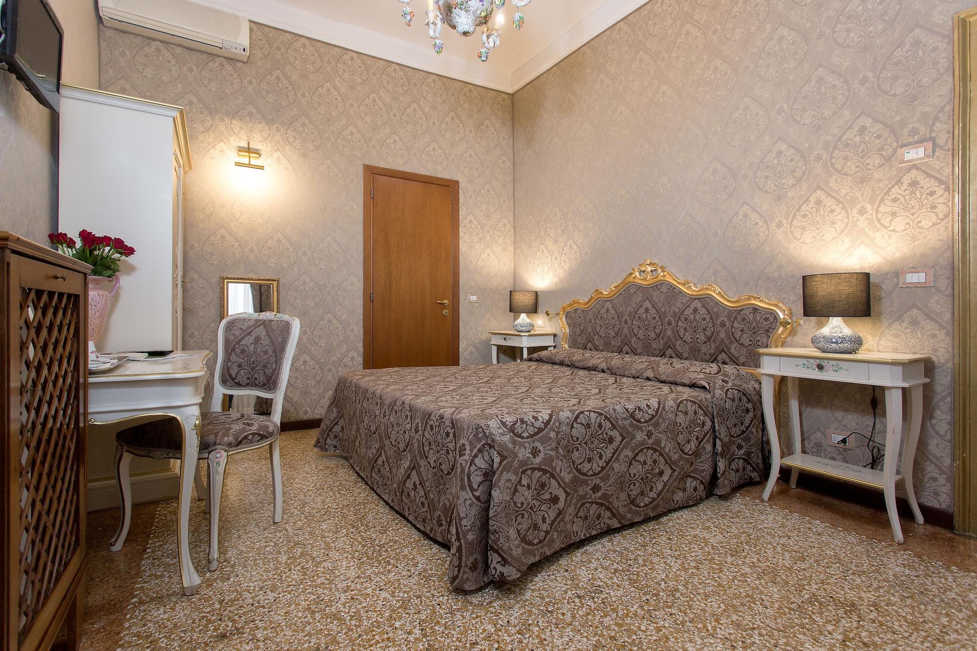 Hotel Mezzo Pozzo 2*