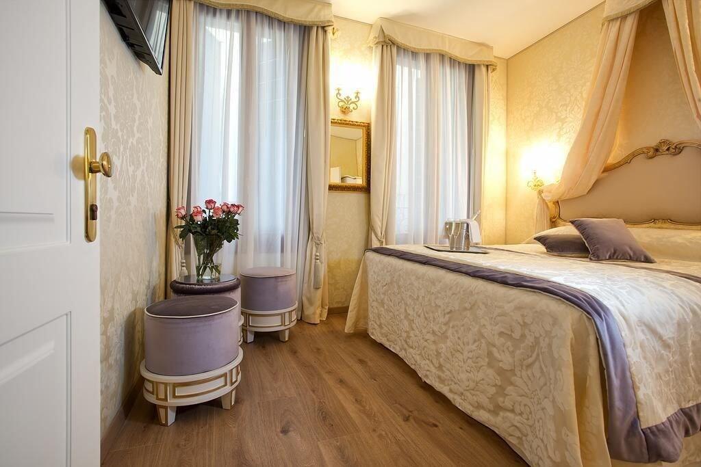 Bed & Breakfast Residenza Goldoni 3*