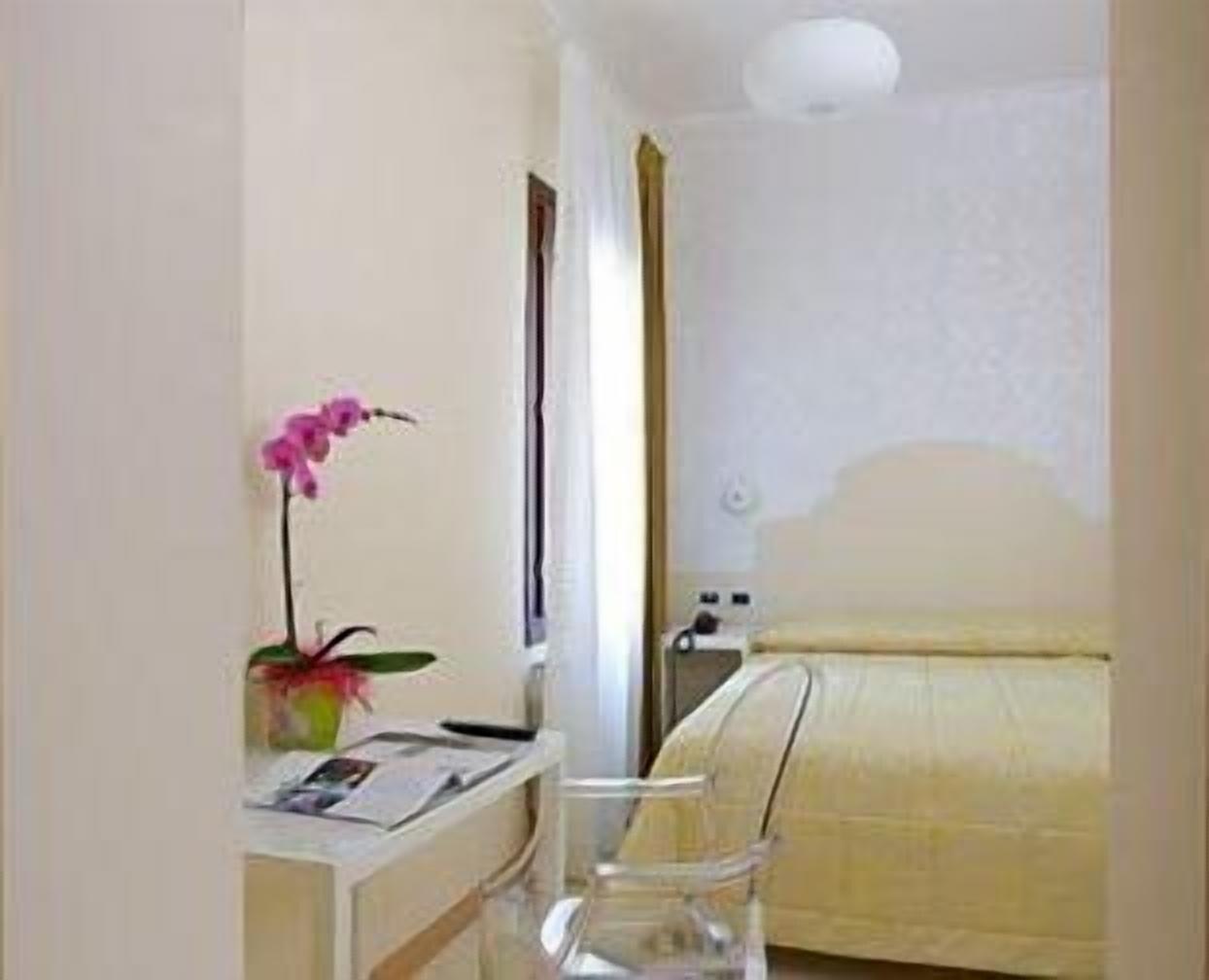 Adriatico Hotel 2*