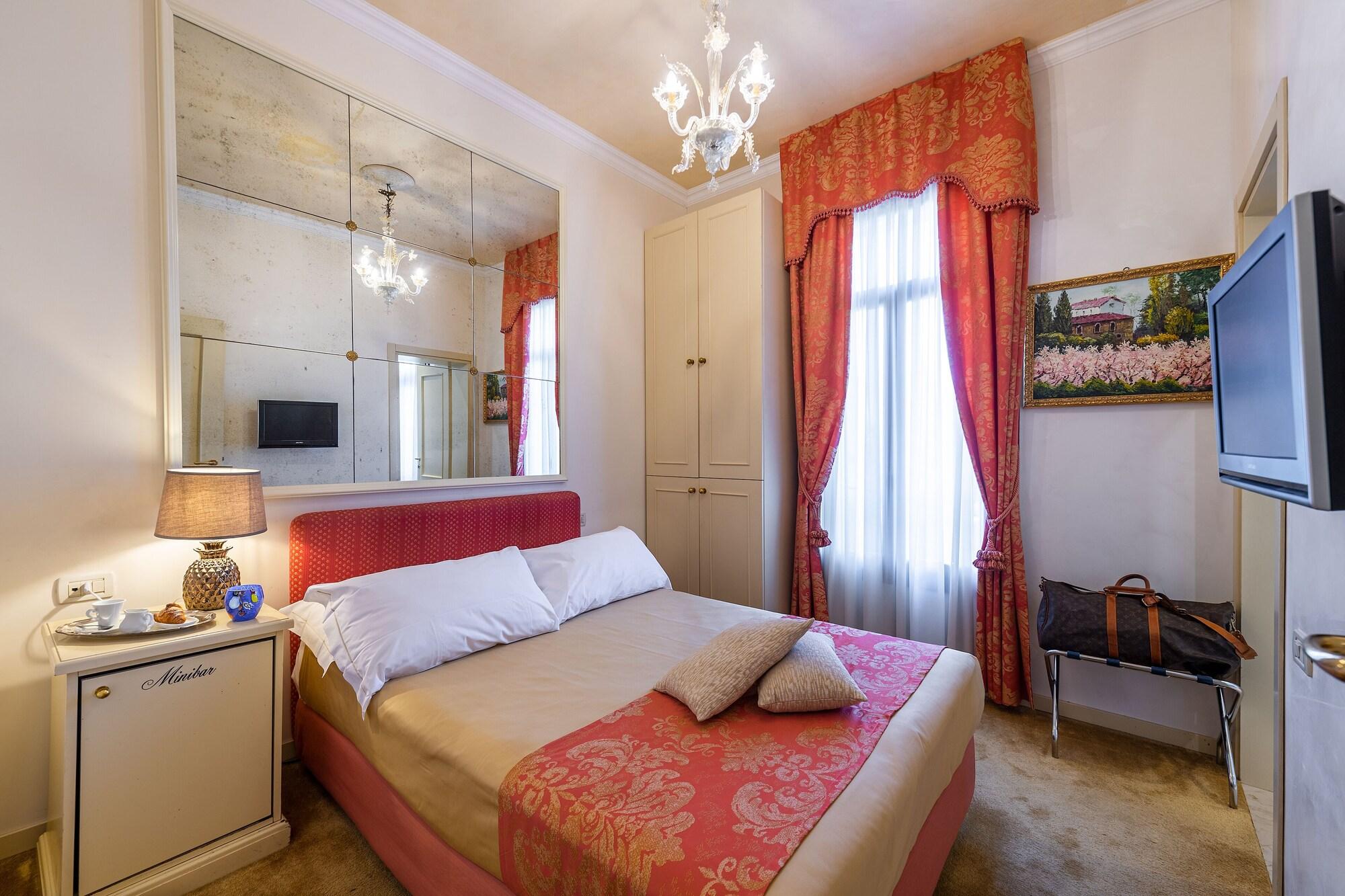 Palazzo Odoni 3* Venice