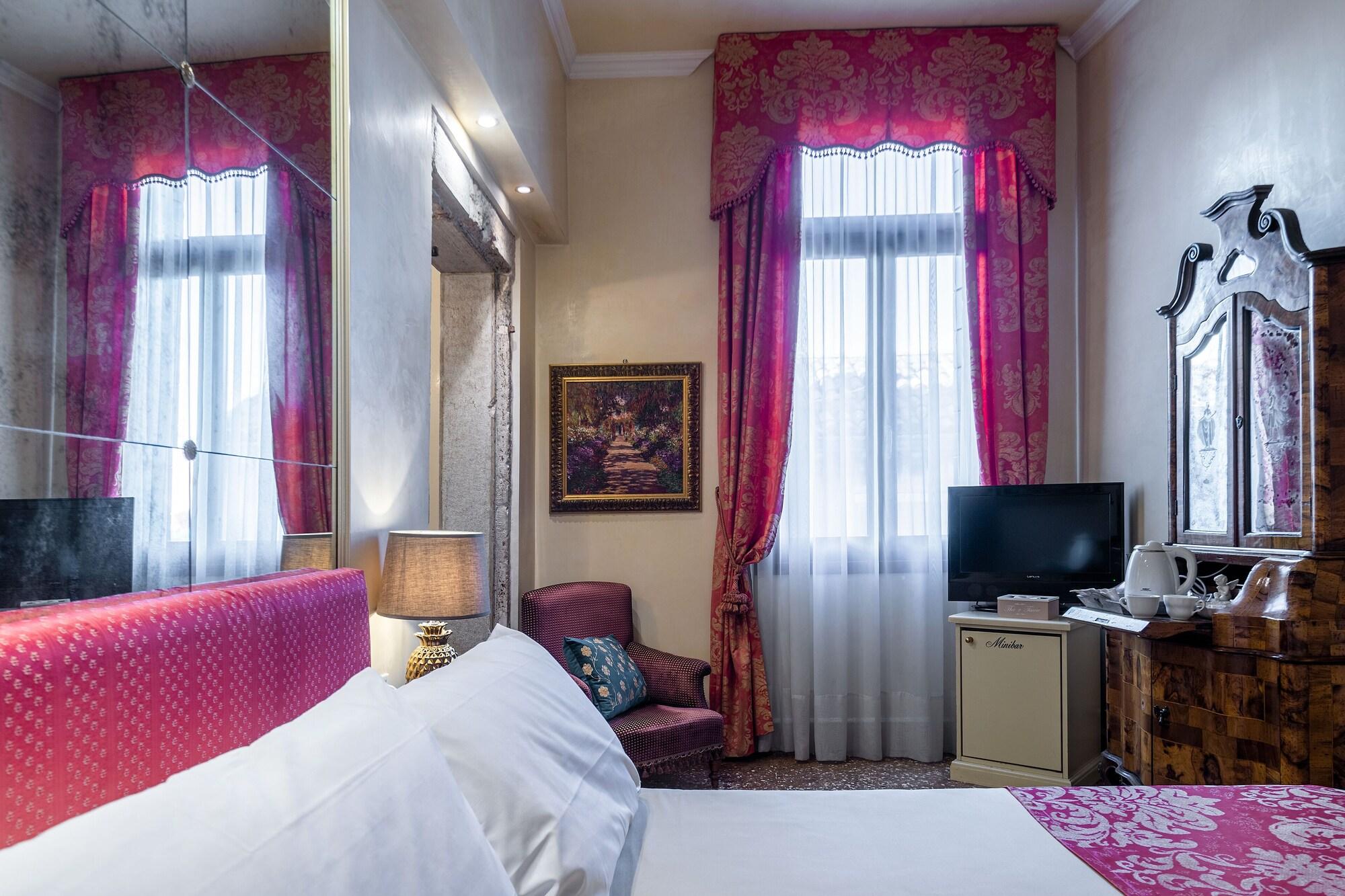 Palazzo Odoni 3* Venice