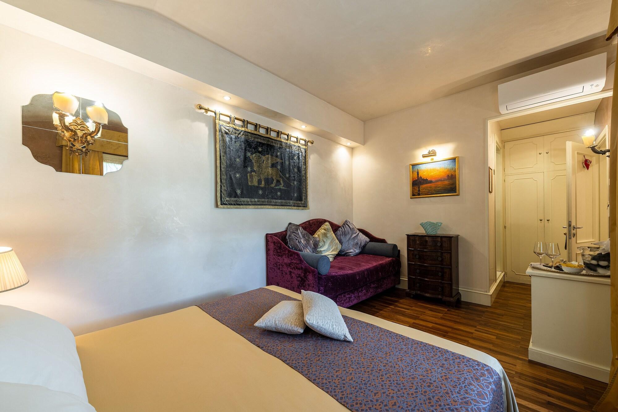 Palazzo Odoni 3* Venice
