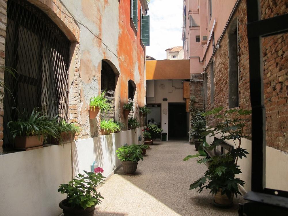 Antica Raffineria Guest house 3*