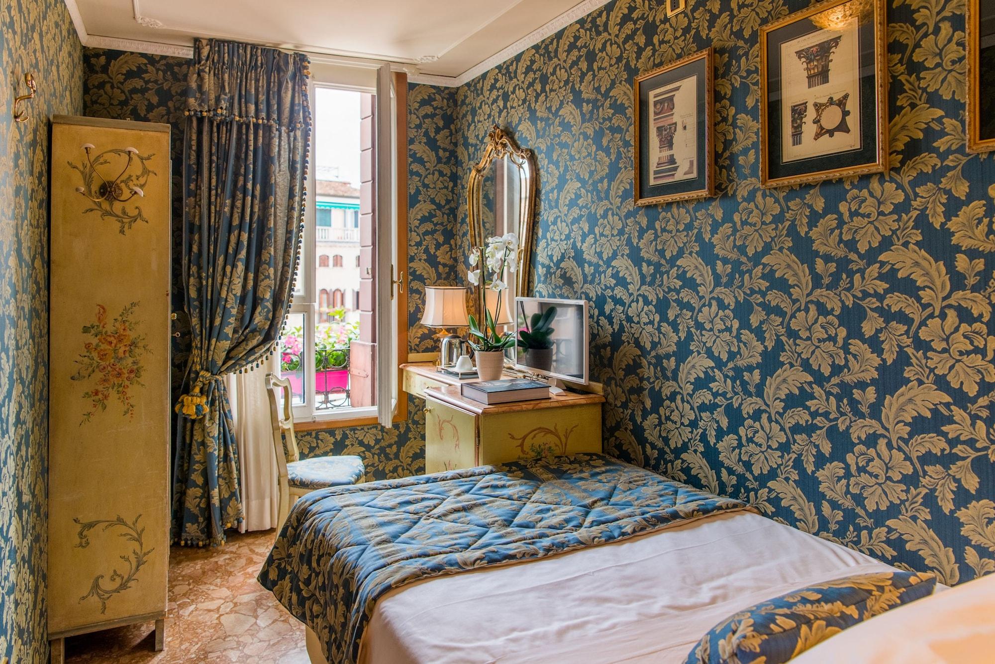 Santo Stefano 3* Venice