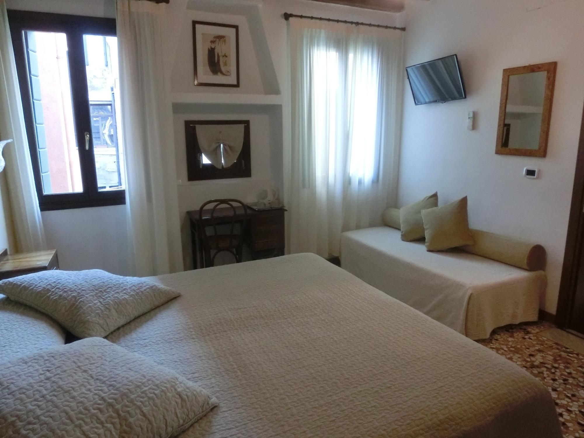Art Deco Guest house