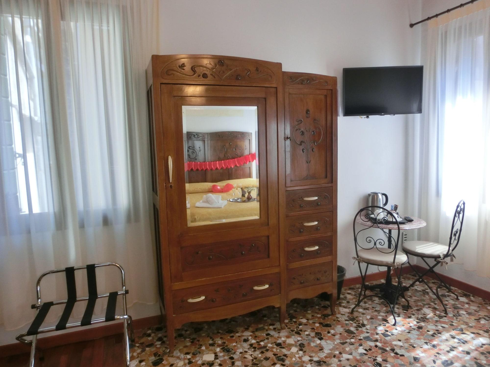 Art Deco 3* Venice