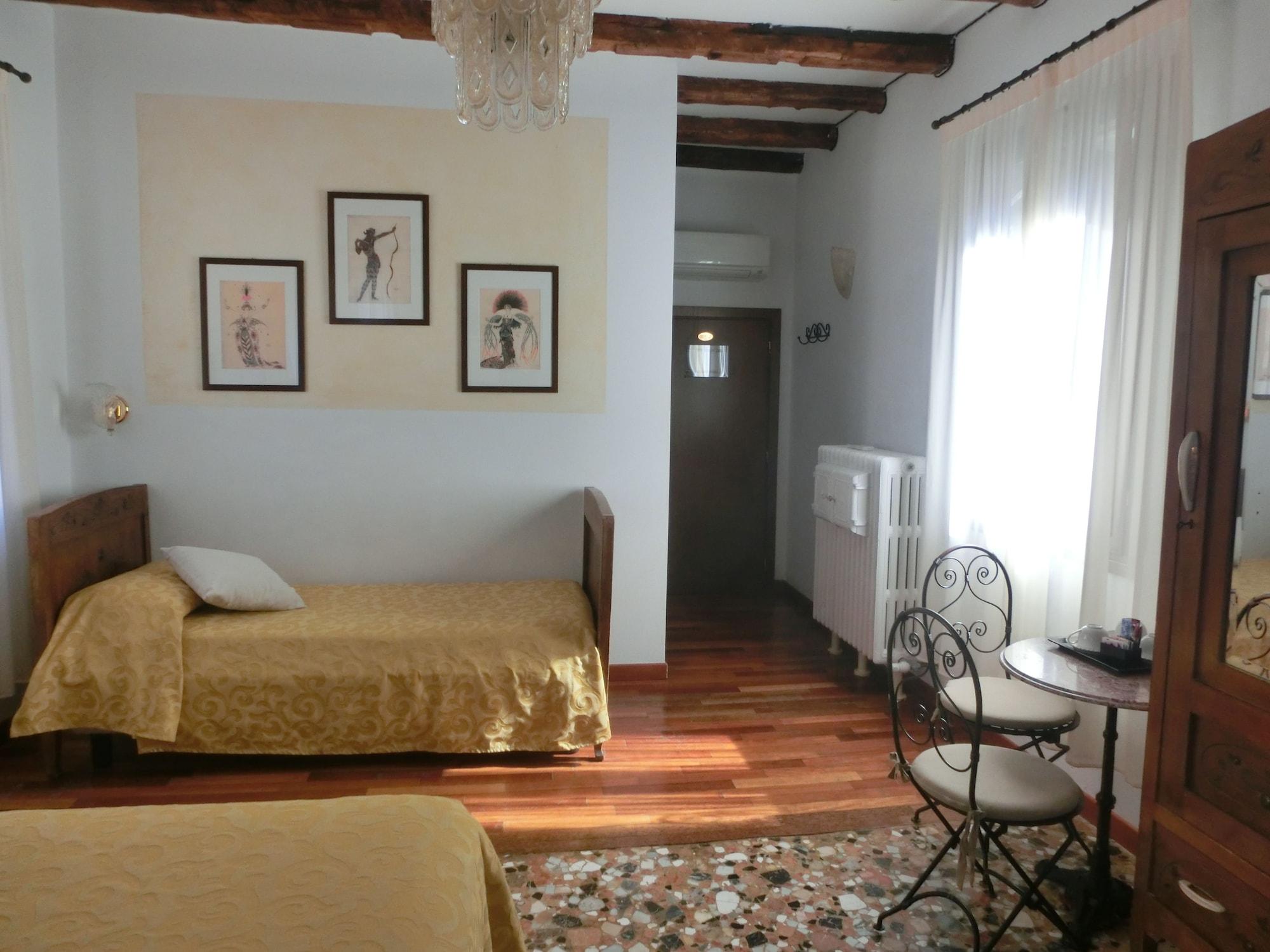 Art Deco 3* Venice