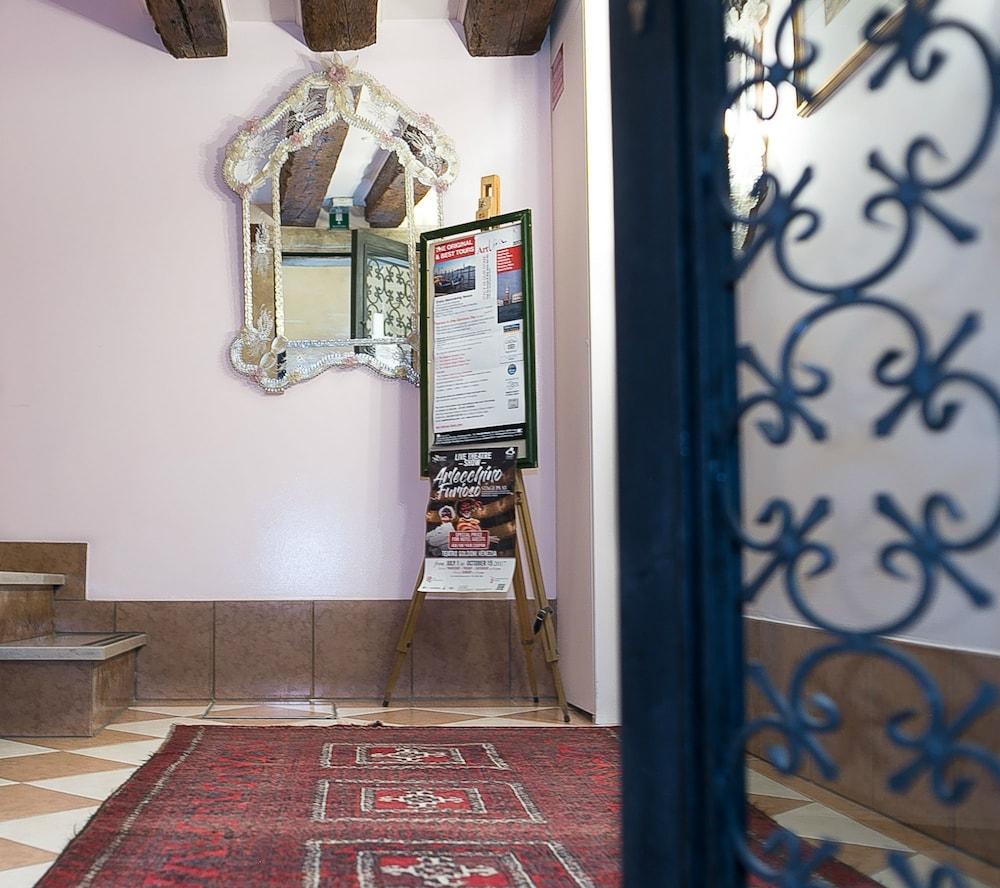 Ca' Leon D'oro Guest house 3*