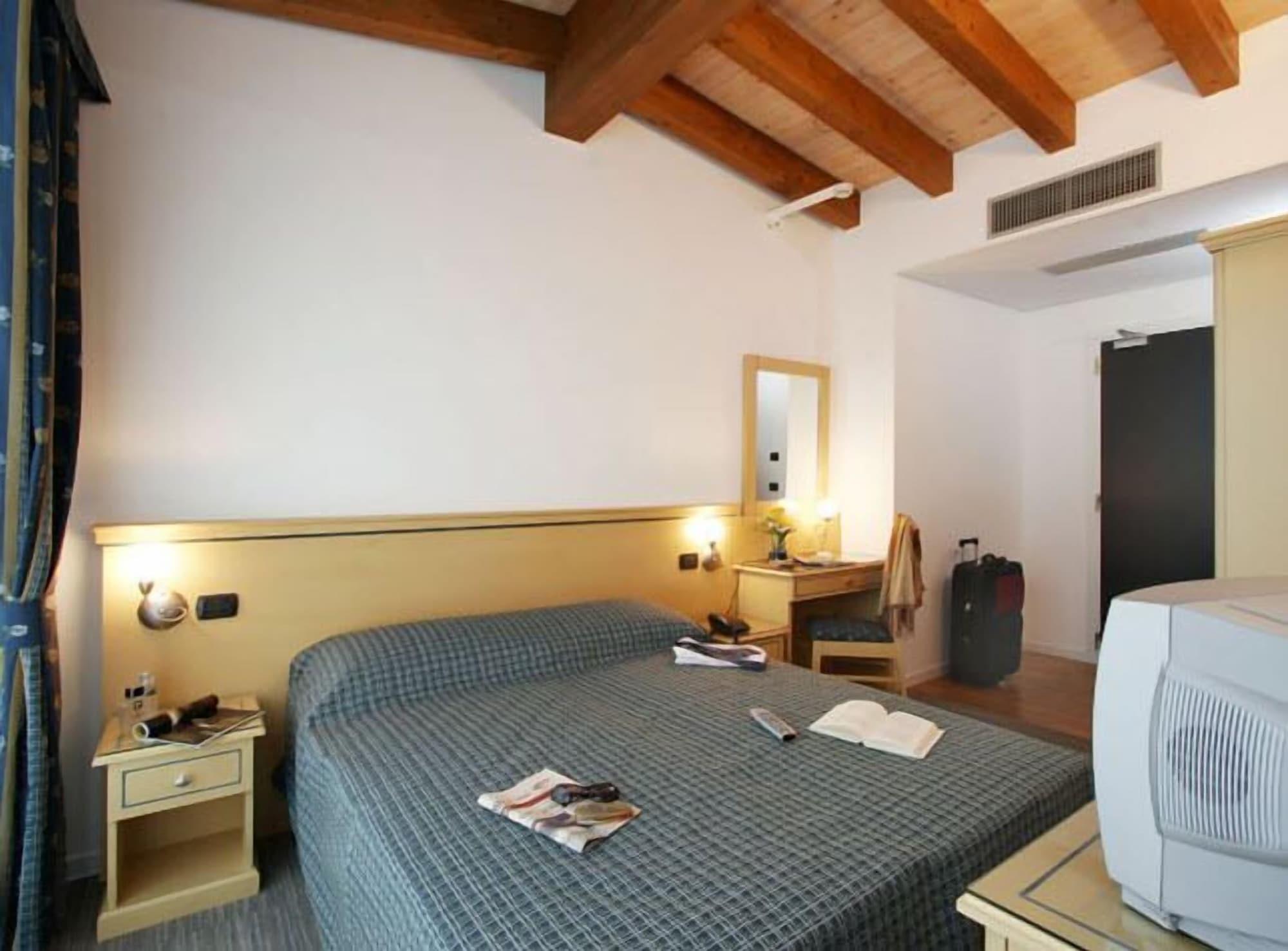 Mary Hotel 3*